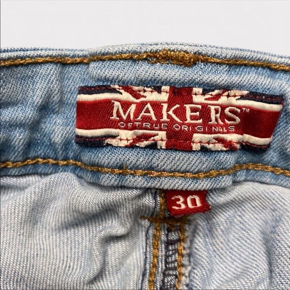 Makers | Light Wash Jeans - Picture 3 of 4
